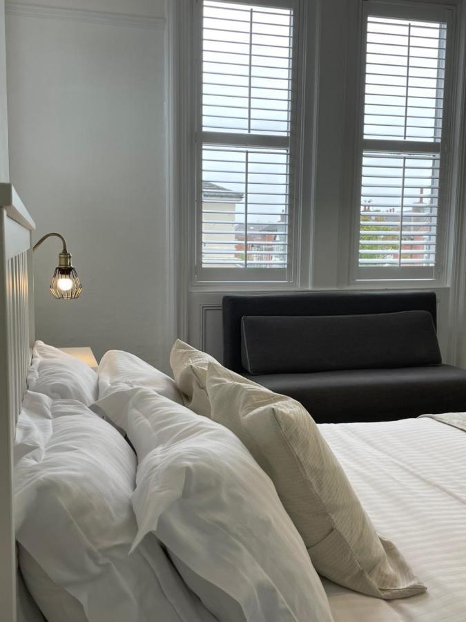 Spacious Victorian Birkdale Apartment With Garden Southport Exterior photo