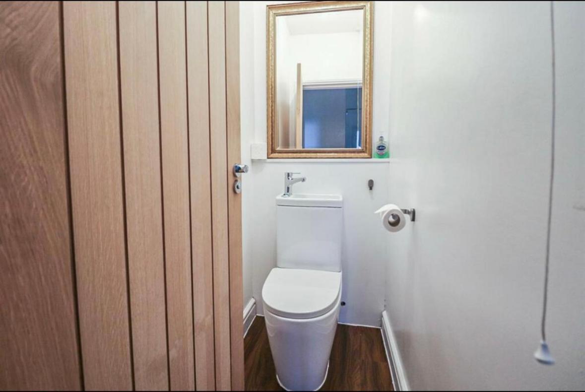 Spacious Victorian Birkdale Apartment With Garden Southport Exterior photo