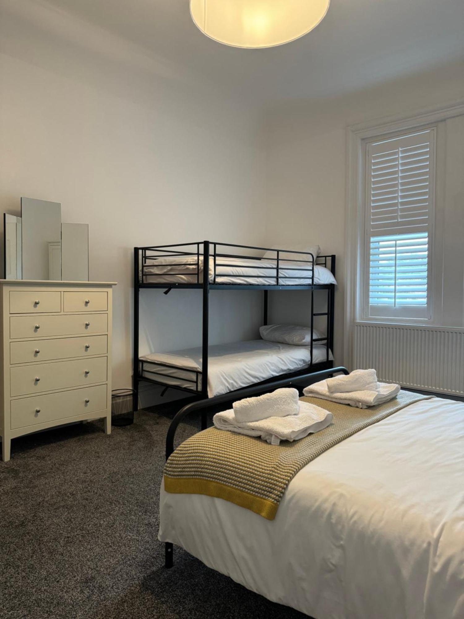 Spacious Victorian Birkdale Apartment With Garden Southport Exterior photo
