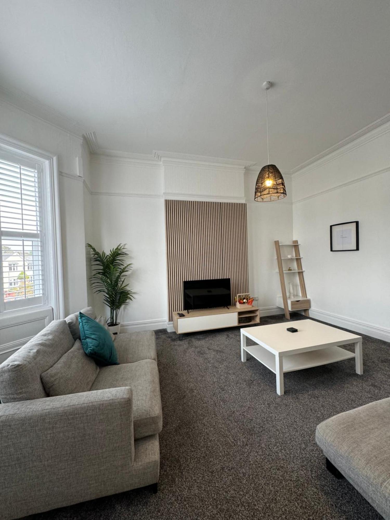 Spacious Victorian Birkdale Apartment With Garden Southport Exterior photo