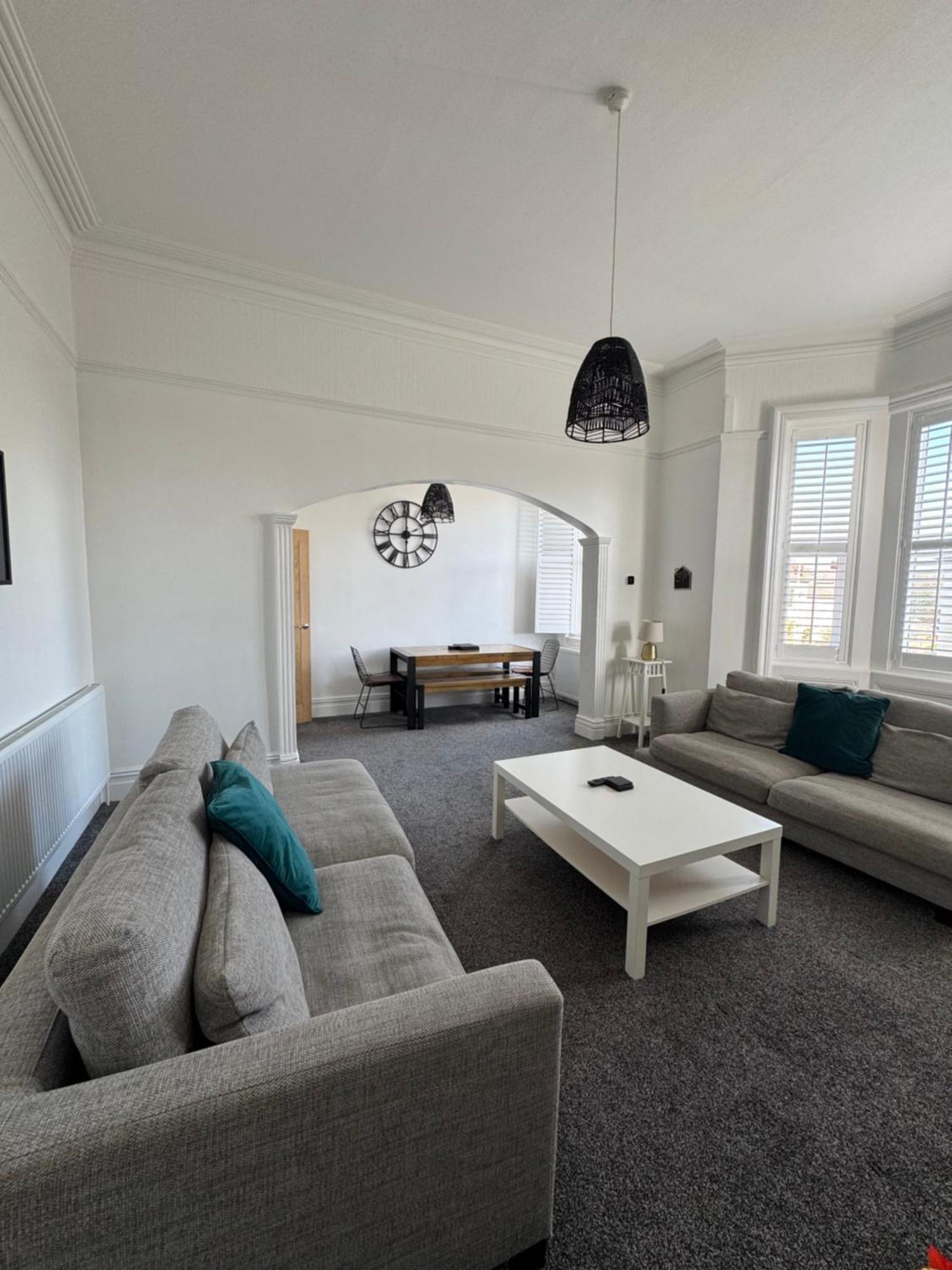 Spacious Victorian Birkdale Apartment With Garden Southport Exterior photo